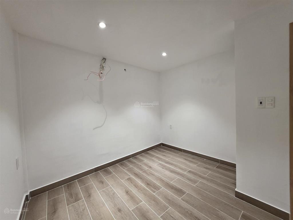 Nhà phố lô nhì đ. huỳnh tấn phát  cách mt chỉ 15m