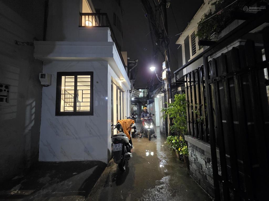 Nhà phố lô nhì đ. huỳnh tấn phát  cách mt chỉ 15m