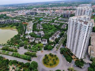 Cần bán căn 2pn 2wc 67m2 đủ đồ view hồ ban công đn toà r1 onsen ecopark. 0964 007 *** ạ