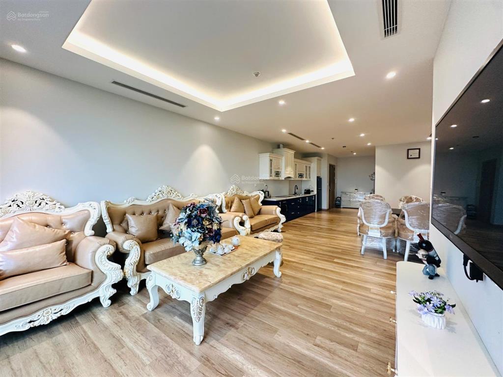 Mời thuê căn hộ 3pn 2wc 114m2 đủ đồ view trực diện hồ thiên nga toà l1 landmark.hl 0964 007 *** ạ