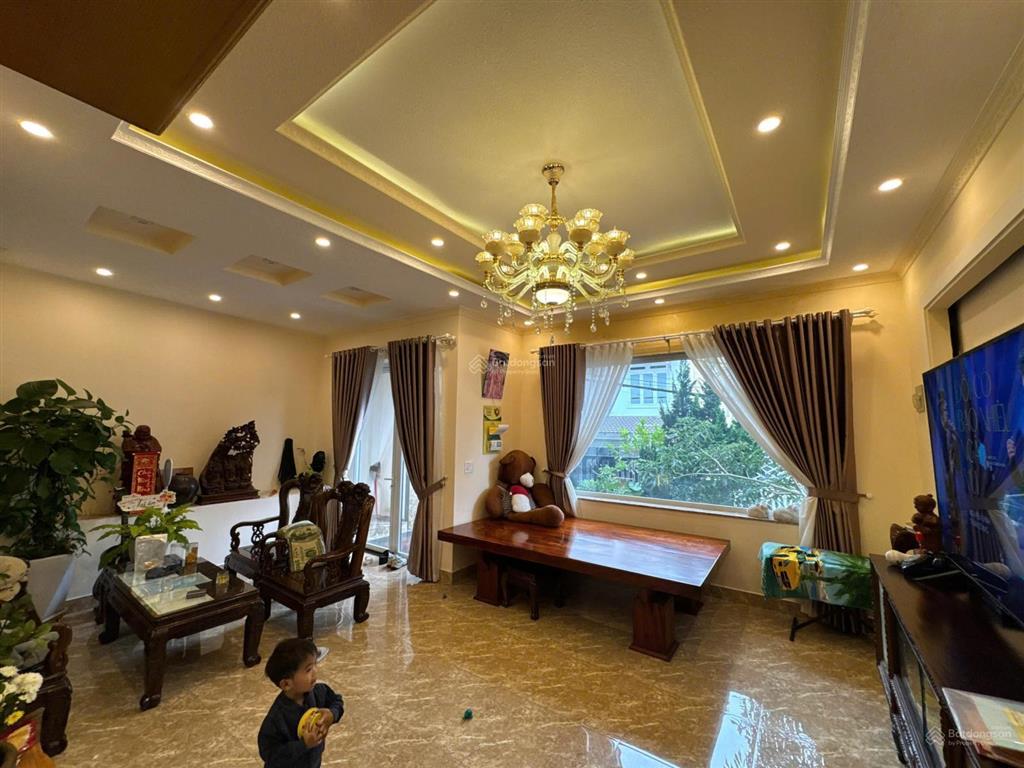 Nhà xây kiên cố định cư hay cải tạo làm khách sạn thật tuyệt.