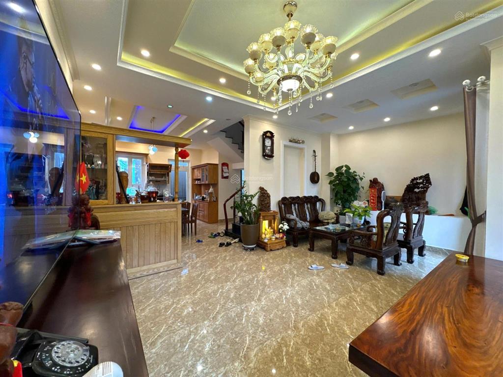 Nhà xây kiên cố định cư hay cải tạo làm khách sạn thật tuyệt.