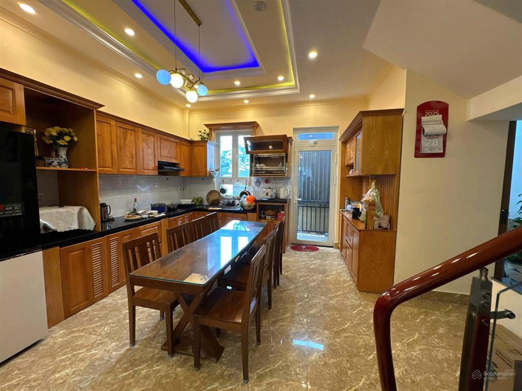 Nhà xây kiên cố định cư hay cải tạo làm khách sạn thật tuyệt.
