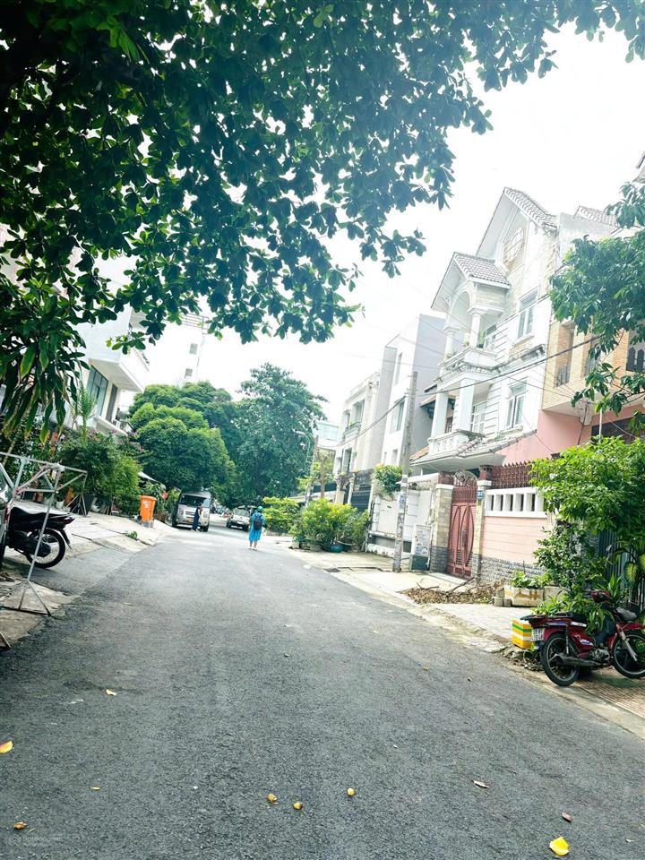 Bán đất vị trí vàng bình thạnh ngay khu biệt thự, gần trường hutech 4x20m giá tốt