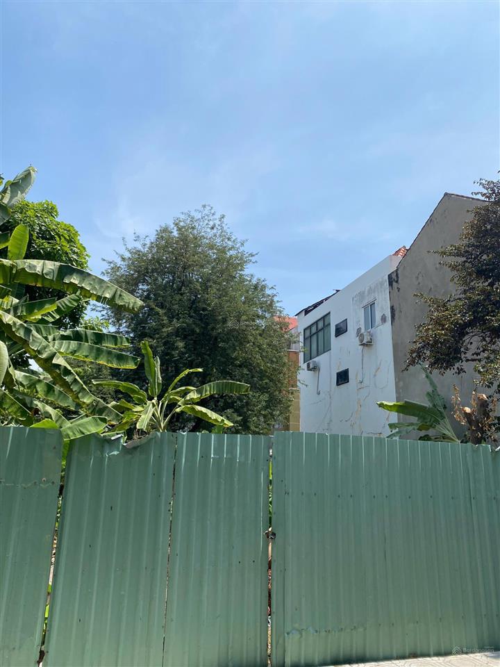 Bán lô đất ngay vuông đẹp 4x15m sát bên trường đại học hutech, xe hơi tận cửa giá 9 tỷ