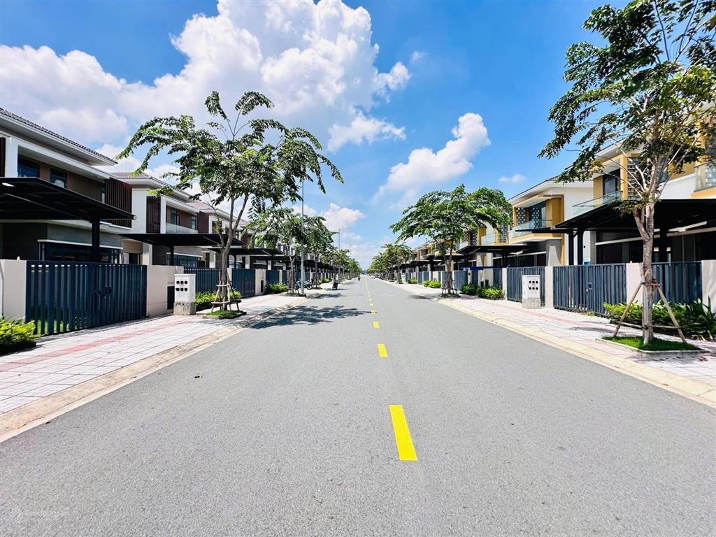 Bán biệt thự song lập sun casa central, đường dân chủ, trung tâm vsip 2 bình dương  30% nhận nhà