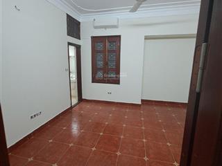 Cho thuê nr tại văn miếu, dt 60m2x5t, giá cho thuê 18 triệu/tháng, oto đỗ cửa.  0982 987 ***
