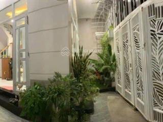 Nhân  nhà 3 tầng hẻm oto nguyễn biểu. cách biển 700m.