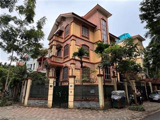 Bán biệt thự vườn đào, lạc long quân, 280m2 x 5t x mt 20m, lô góc 3 thoáng, đối diện tttm lotte