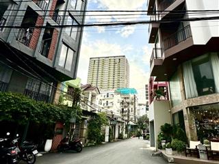 Toà căn hộ 5 tầng , đường trải nhựa 8m, sau lưng đường võ nguyên giáp, cách biển chỉ vài bước chân