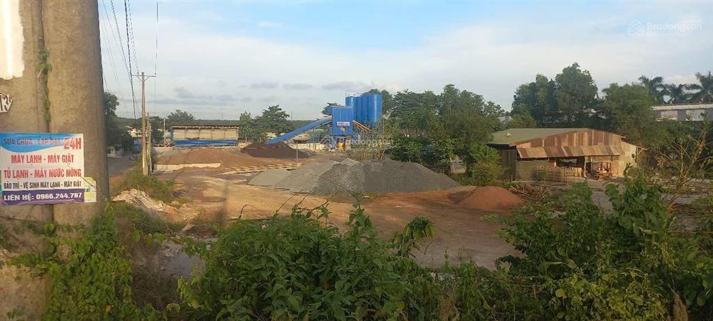 9420m2 hai mặt tiền đường 210m rất phù hợp xây kho xưởng khi có 5.000m2 skc