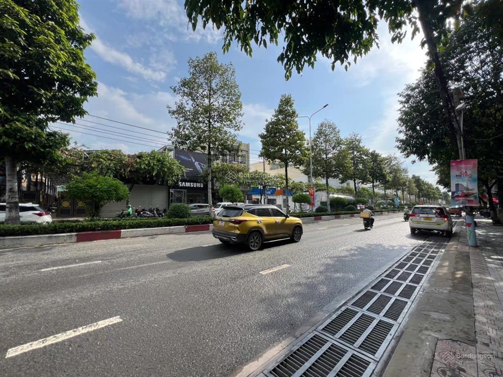 Mặt tiền đồng khởi  tân hiệp, vị trí đẹp đang có dòng tiền sẵn 65 triệu/ th, 8.4x24= 202m2