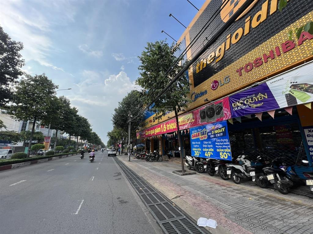 Mặt tiền đồng khởi  tân hiệp, vị trí đẹp đang có dòng tiền sẵn 65 triệu/ th, 8.4x24= 202m2