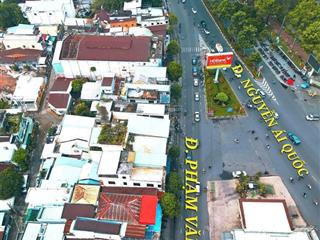 Lô góc 2 mặt tiền nguyễn ái quốc, gần quảng trường
487,5 m ( 25 x 24 )
giá  48tỷ