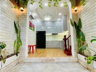 Nhà quận 10, nhỏ nhỏ xinh xinh, đủ nội thất, ngay tô hiến thành, p13, gần big c, cách mạng tháng 8