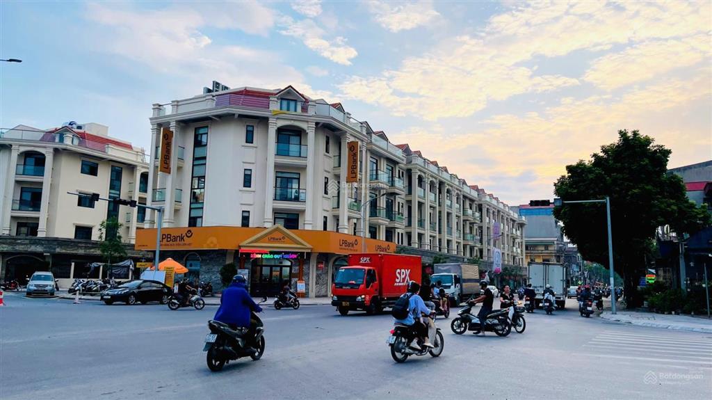 Hot... giá cần bán nhanh nhà mặt phố lý tử tấn, kd đắc địa, đường 33m + hè 5m. 100m2 x 5 tầng