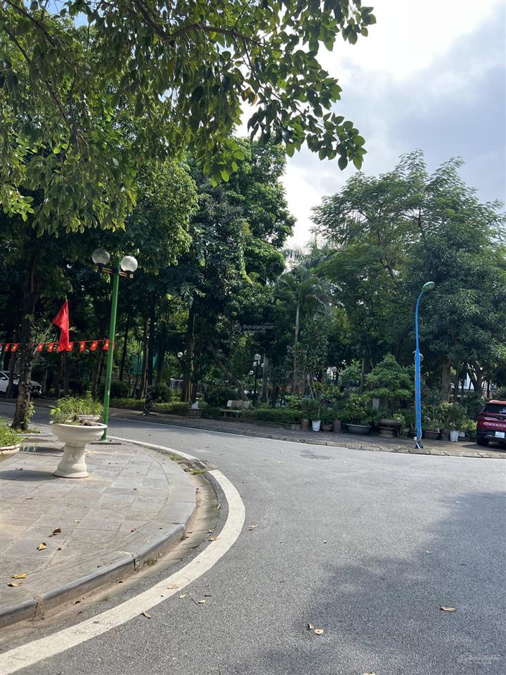 Bán biệt thự kinh doanh đẹp nhất tây nam linh đàm, 250m2 x 4t, nội thất cao cấp. 73 tỷ