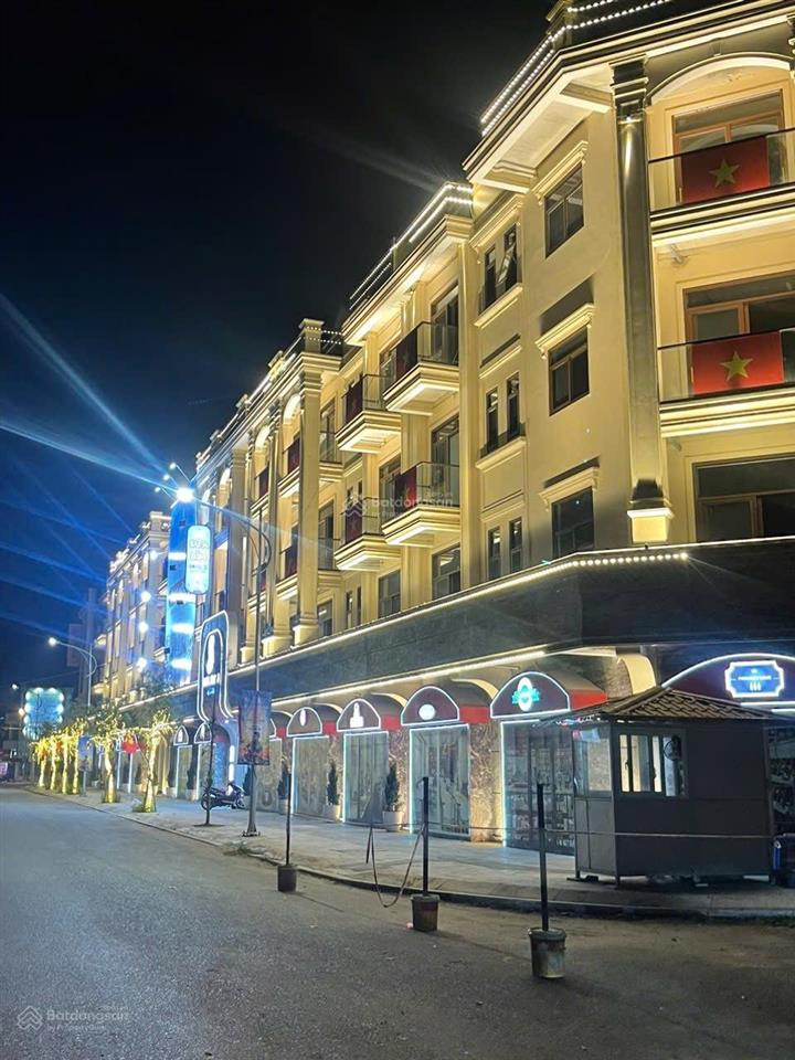 Bán nhà 2 mặt đường, mặt phố trần phú (dt 427). đường 24m + hè 5m. 90m2x5 tầng. 21,3 tỷ