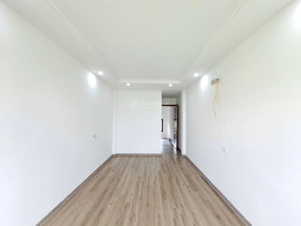 Nhà 6 tầng  thang máy  gara ô tô  đường 7m  kinh doanh đẹp  tứ hiệp  7,7 tỷ