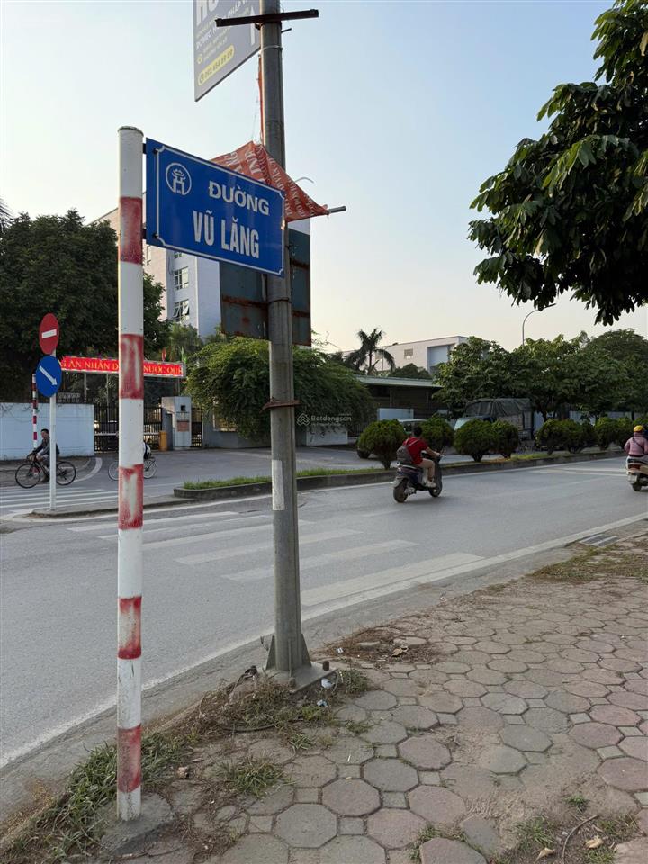 Nhà 6 tầng  thang máy  gara ô tô  đường 7m  kinh doanh đẹp  tứ hiệp  7,7 tỷ