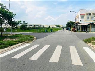Nhà phố ngay tt kcn lớn nhất việt nam, giá chỉ 1,6 tỷ/căn 1 trệt + 1 lầu, có shr, hỗ trợ vay 70%
