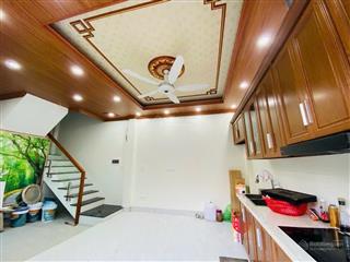 Bán nhà ngọc thuỵ gần trường việt pháp, ngay hồ ao lão nhà cũ nhưng mới xây