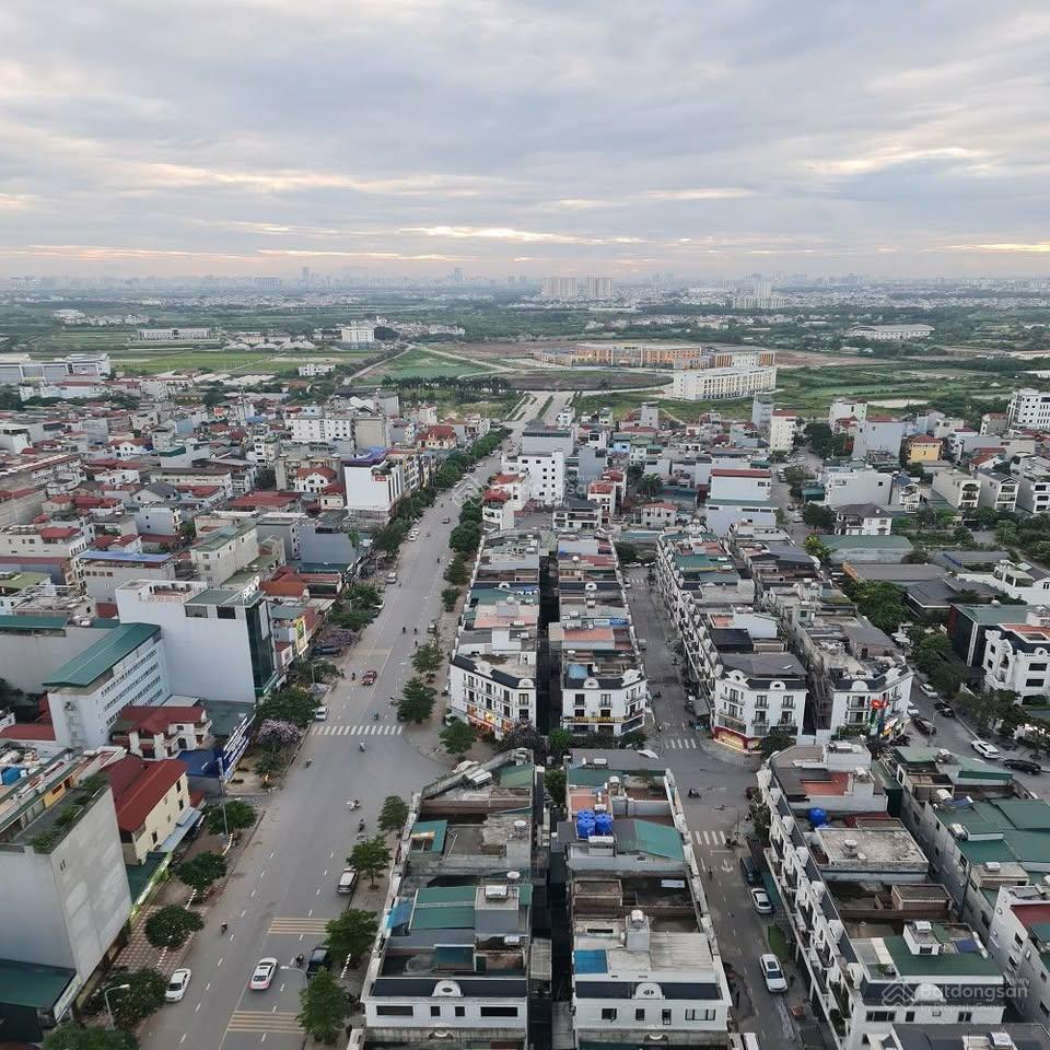 Bán liền kề kinh doanh cho thuê nhanh. mặt tiền 6m. đường 13m. trung tâm gia lâm, dân cư đông