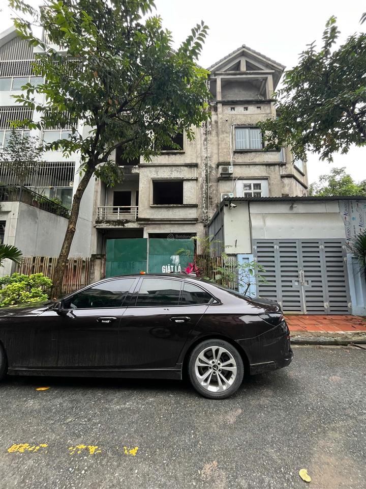Bán nhà liền kề ngay chân cầu vĩnh tuy, giá siêu rẻ. cơ hội đầu tư tốt. 92m2, giá chỉ 22.5 tỉ