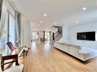 Cho thuê biệt thự song lập vinhomes riverside đủ đồ, 4pn, sân vườn rộng. giá thuê 55tr 0989 318 ***