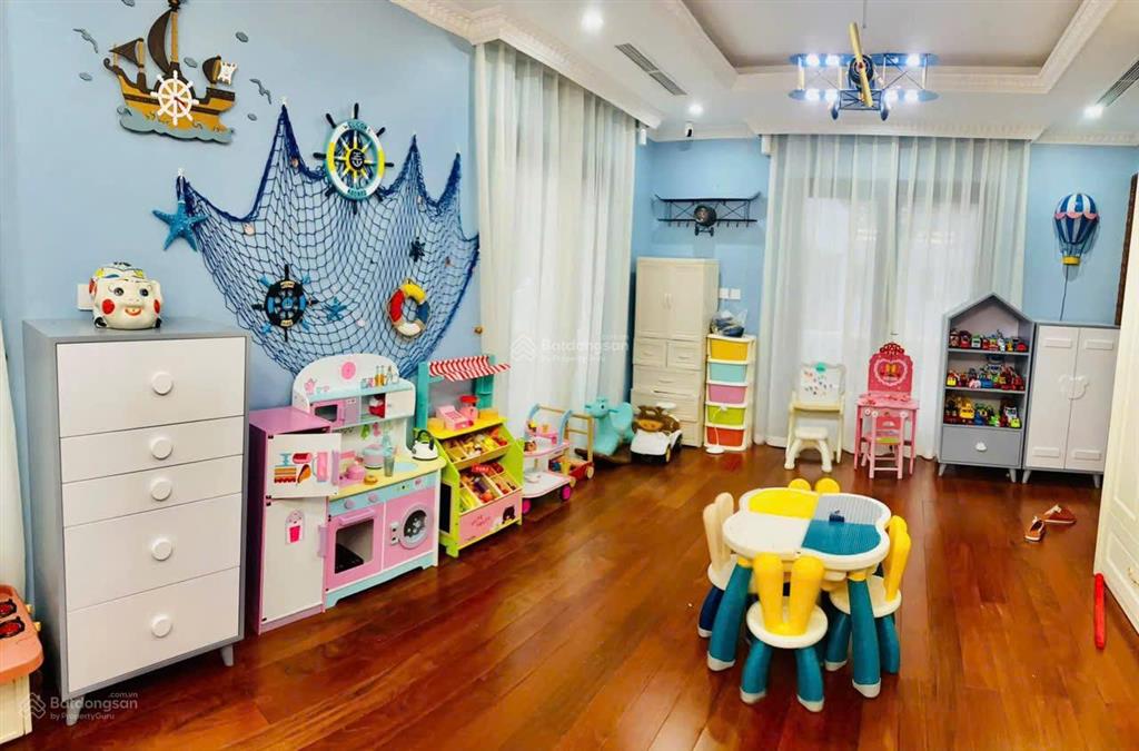Siêu phẩm biệt thự tân cổ điển, góc mt 31m 4,5 tầng, thang máy fun đồ xịn từ trong ra ngoài