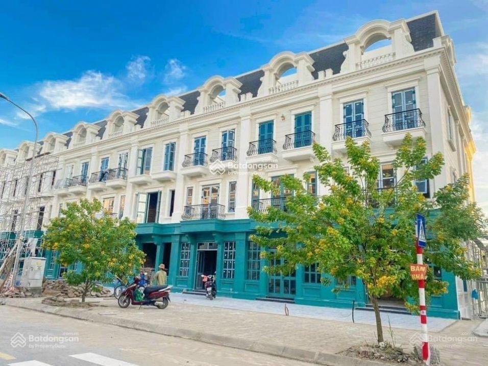 5,6 tỷ bán có 1 căn shophouse liền kề khu vincom uông bí, 123.37m2, nhà 4 tầng, mặt đường 35m