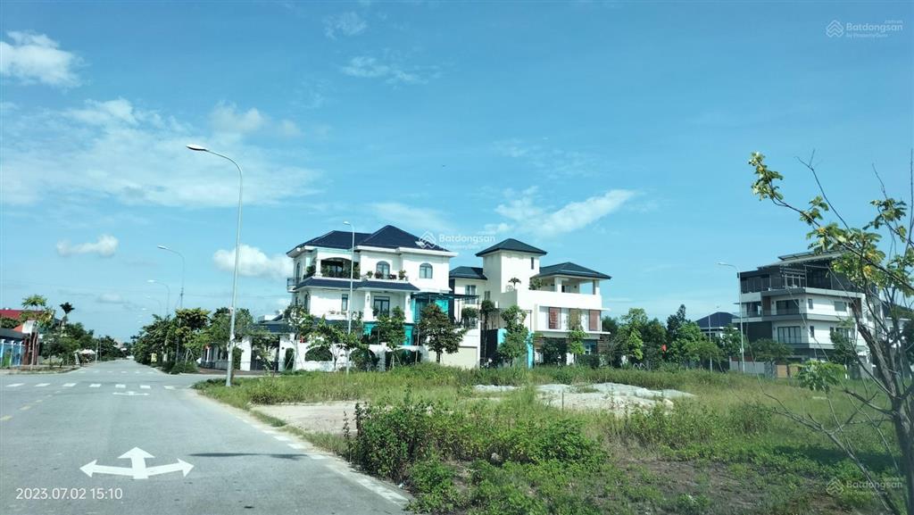 5,6 tỷ bán có 1 căn shophouse liền kề khu vincom uông bí, 123.37m2, nhà 4 tầng, mặt đường 35m
