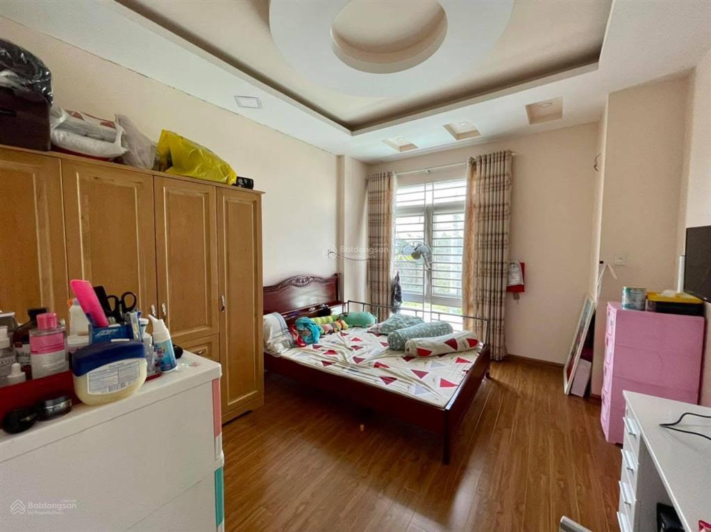 Căn nhà lầu giá rẻ còn sót lại. bán nhà kdc u&i tại nguyễn văn lộng bình nhâm, thuận an