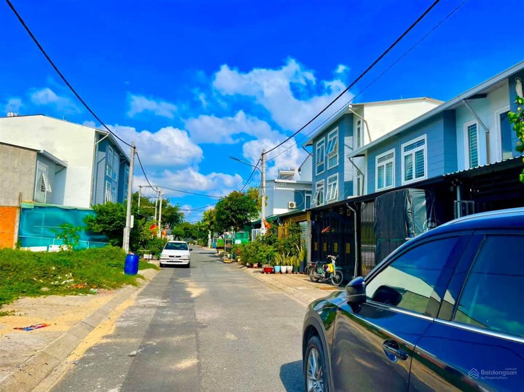 Căn nhà lầu giá rẻ còn sót lại. bán nhà kdc u&i tại nguyễn văn lộng bình nhâm, thuận an