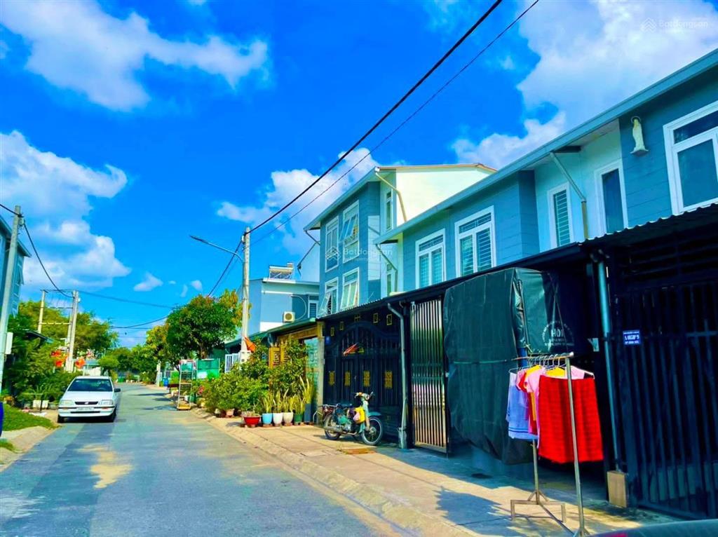 Căn nhà lầu giá rẻ còn sót lại. bán nhà kdc u&i tại nguyễn văn lộng bình nhâm, thuận an