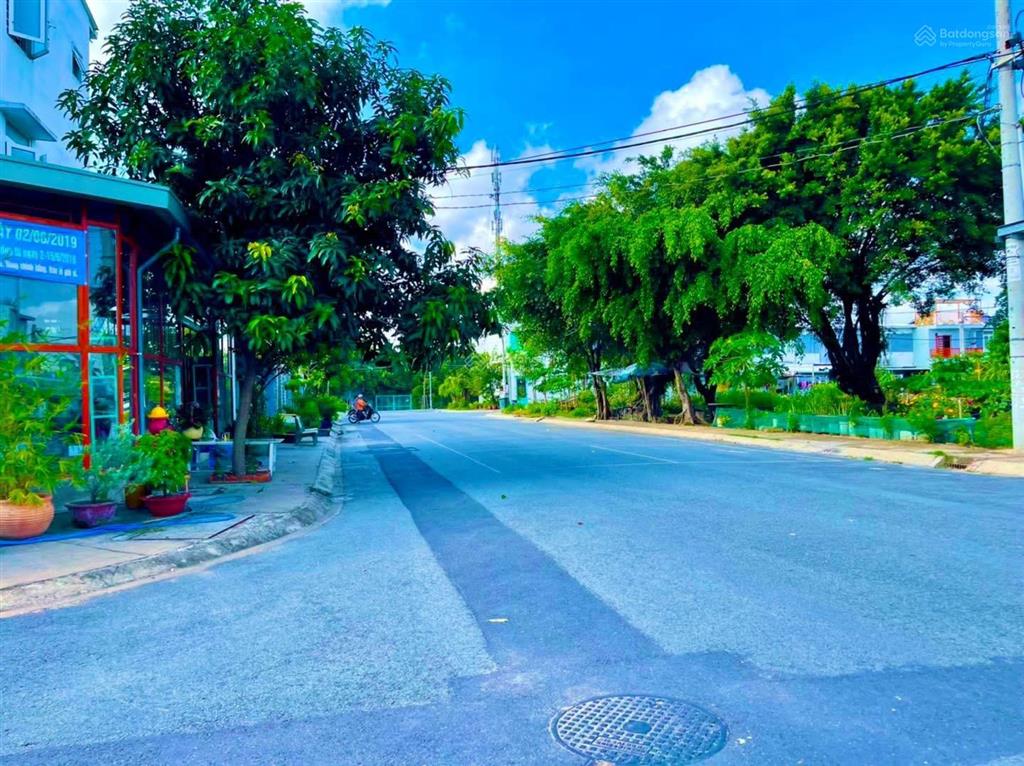 Căn nhà lầu giá rẻ còn sót lại. bán nhà kdc u&i tại nguyễn văn lộng bình nhâm, thuận an