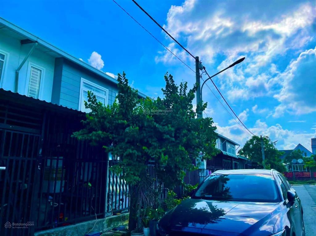 Căn nhà lầu giá rẻ còn sót lại. bán nhà kdc u&i tại nguyễn văn lộng bình nhâm, thuận an