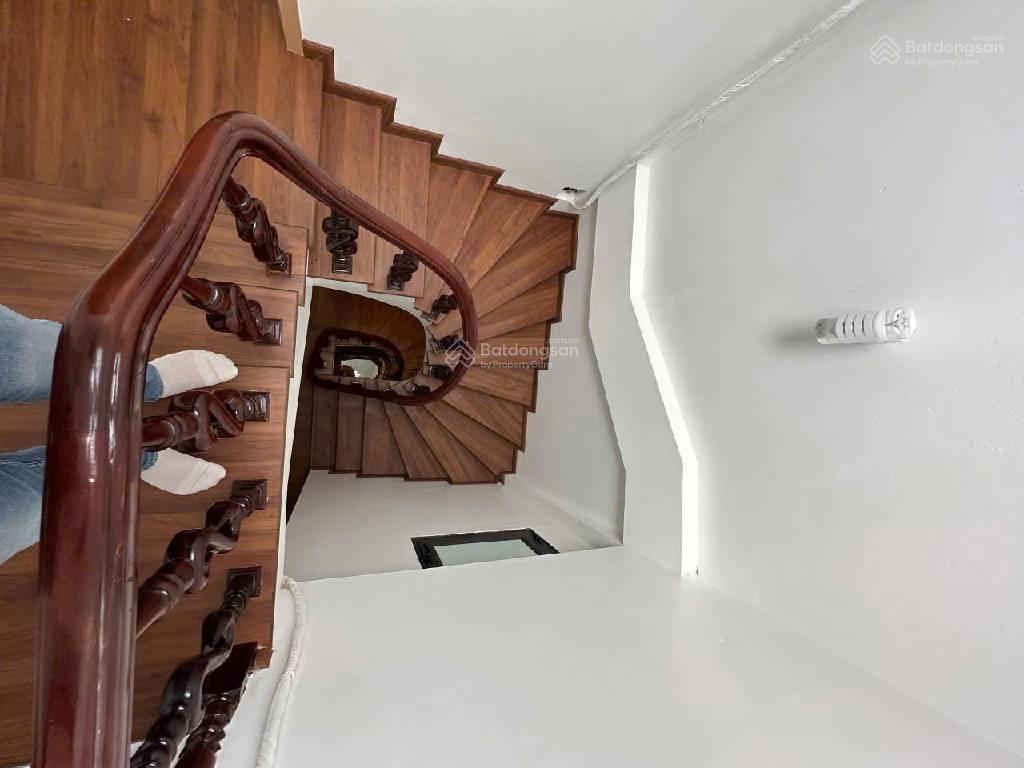 Nhà mới đẹp  ô tô đỗ cửa  5 tầng  về ở luôn  nhỉnh 6.x tỏi.