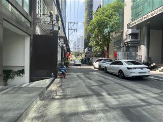Cho thuê 1 tầng tòa nhà văn phòng 160 m2, nội thất cơ bản, p25, bình thạnh, gần ngã tư hàng xanh