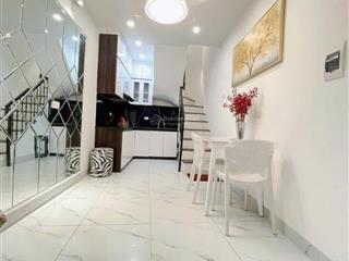 Siêu hiếm cầu giấy 4.5 tỷ nhà mới tinh gần phố 4t 18m2 đủ nội thất ở luôn hoặc cho thuê 10tr/tháng