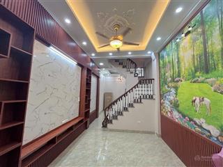 Bán nhà ngõ 211 khương trung thanh xuân 30m ra ô tô gần hồ đầm hồng 4 tầng 40m2 5pn ở, cho thuê tốt