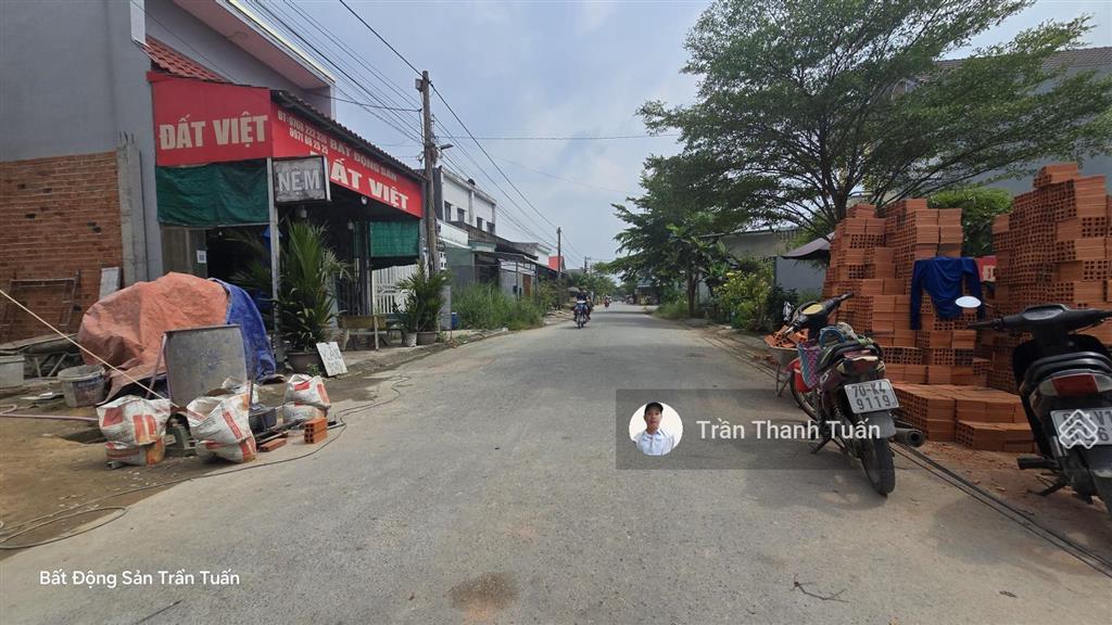 Mặt tiền nhựa 14m, ngay trường học cấp 1, 2. đường thông dân đông. sát hóc môn. xây dựng tự do.