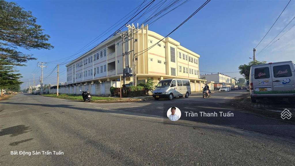 Mặt tiền nhựa 14m, ngay trường học cấp 1, 2. đường thông dân đông. sát hóc môn. xây dựng tự do.