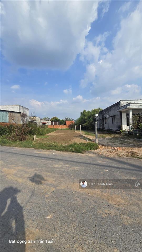 Mặt tiền đường nhựa 9m, sát hóc môn, ngay ngã 3 mỹ hạnh. 5x40 tiện kinh doanh buôn bán