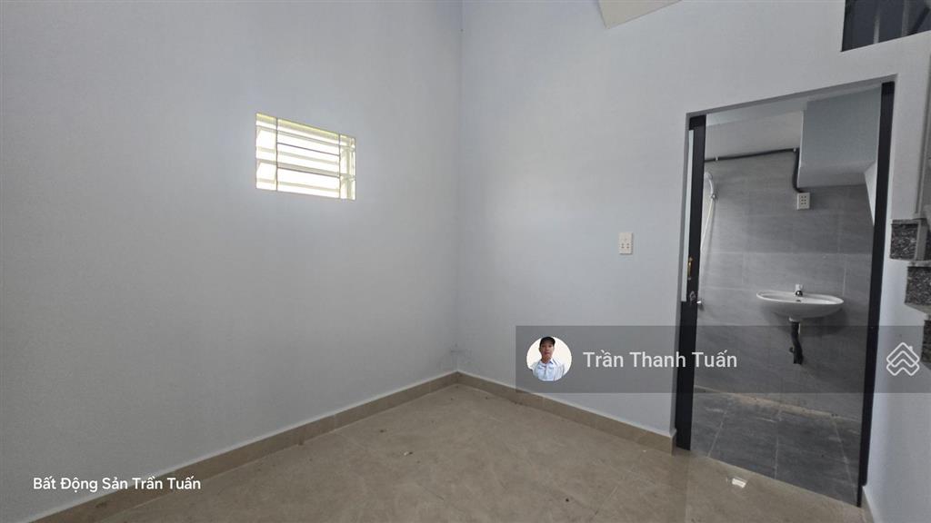 Còn 1 căn duy nhất 4,5x12 chỉ 900 bao hết. nhà lầu đường 7m. dân cư đông đúc ngay chợ đình ubnd xã