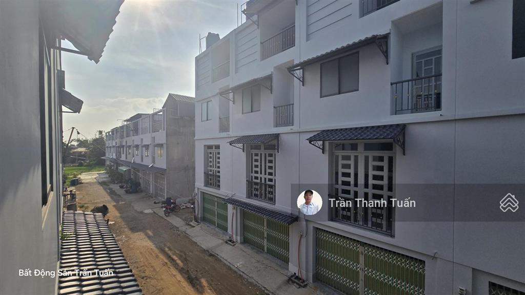 Còn 1 căn duy nhất 4,5x12 chỉ 900 bao hết. nhà lầu đường 7m. dân cư đông đúc ngay chợ đình ubnd xã