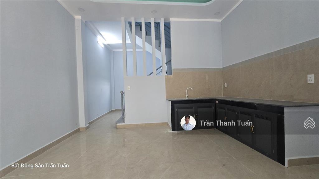 Còn 1 căn duy nhất 4,5x12 chỉ 900 bao hết. nhà lầu đường 7m. dân cư đông đúc ngay chợ đình ubnd xã