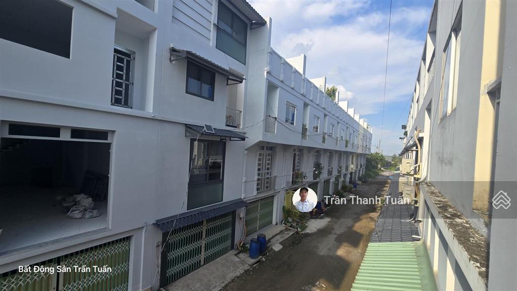 Còn 1 căn duy nhất 4,5x12 chỉ 900 bao hết. nhà lầu đường 7m. dân cư đông đúc ngay chợ đình ubnd xã