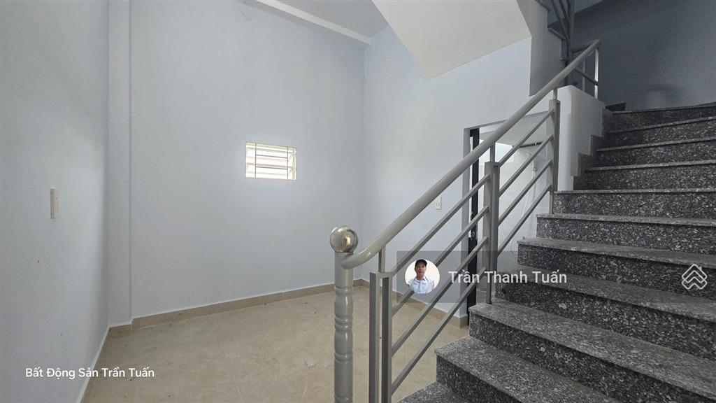 Còn 1 căn duy nhất 4,5x12 chỉ 900 bao hết. nhà lầu đường 7m. dân cư đông đúc ngay chợ đình ubnd xã