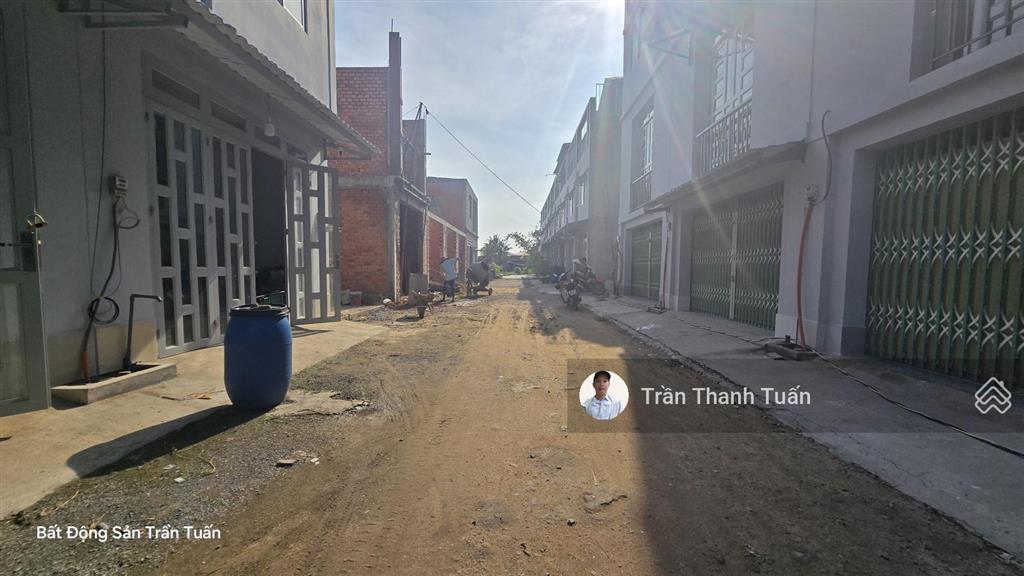 Còn 1 căn duy nhất 4,5x12 chỉ 900 bao hết. nhà lầu đường 7m. dân cư đông đúc ngay chợ đình ubnd xã